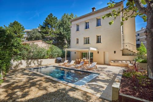 House with swimming pool in Aix