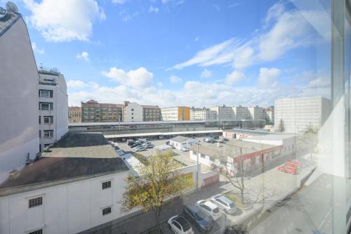 Mid-term 2 bedroom Apartment in Pasettistrasse