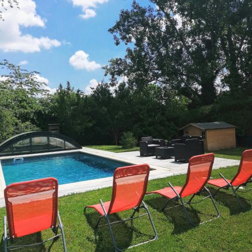 Piscina a Cocottes & Colibri o a prop