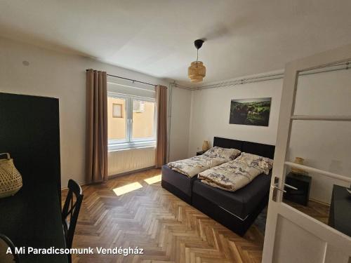 a small bedroom with a bed and a window at vendégház A Mi Paradicsomunk in Palotabozsok