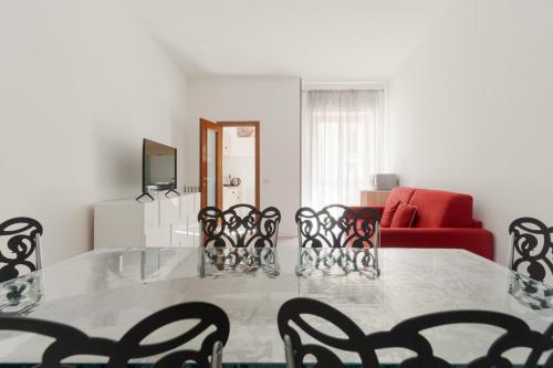 GuestHost - Comfy Balcony Apartment Milano Navigli