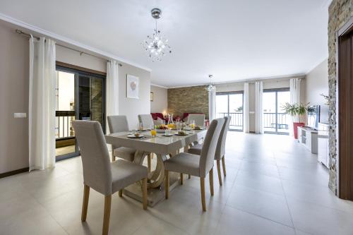 Ocean Horizon Luxury Apartment