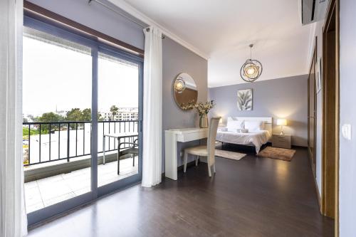 Ocean Horizon Luxury Apartment