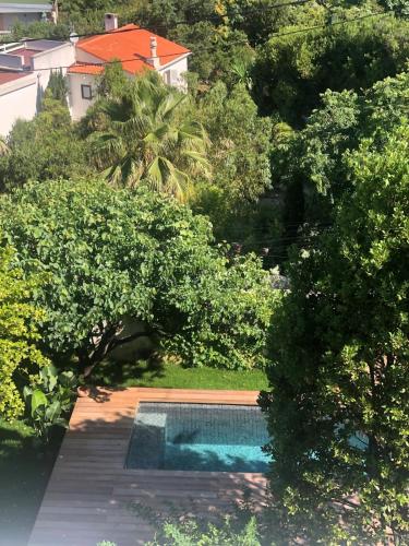 Waterfront villa with pool, sea view