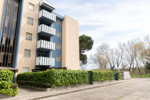 a building with bushes in front of it at a 600 m dal mare B&B MARGHERITA Silvi Marina in Silvi Marina