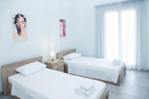 3 Bedroom Apartment with Garden Walk to Glyfada Center & Beach