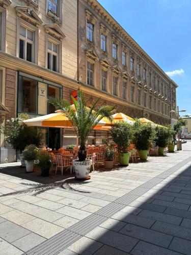 3BR, 5 Beds, Sofa 2P, 5min U4,U6 Schönbrunn