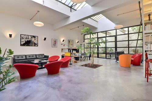 The Loft A bright studio with a distinctive design