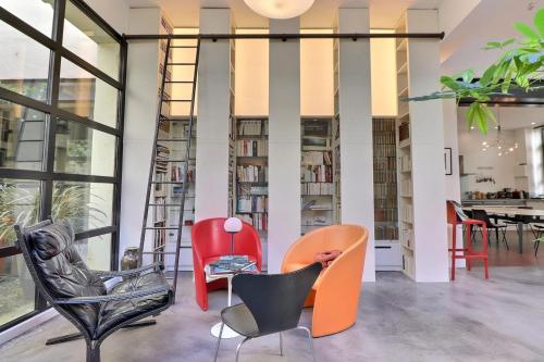 The Loft A bright studio with a distinctive design