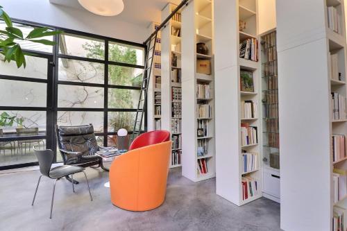The Loft A bright studio with a distinctive design