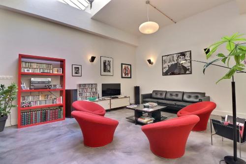 The Loft A bright studio with a distinctive design