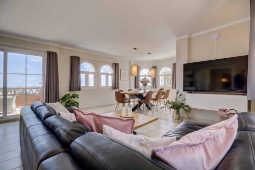 108-Villa, 2 Minutes Walk to the beach, Heated pool