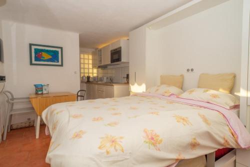 15TH - Joli studio accès indépendant dans maison