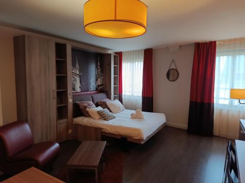 a small room with a bed and a chair at Studio au-dessus de l'Orne in Caen