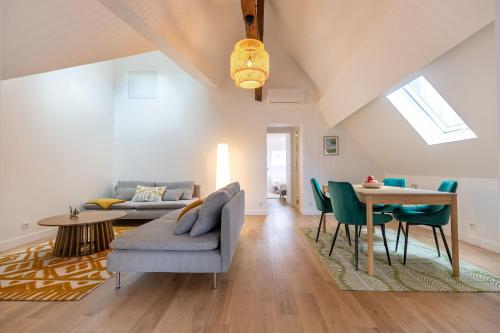 a living room with a couch and a table at Le Grenier cocoon in Romorantin