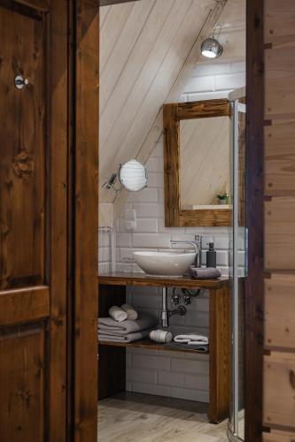 a bathroom with a sink and a mirror at Chocholowska Zohylina pokoje in Chochołów