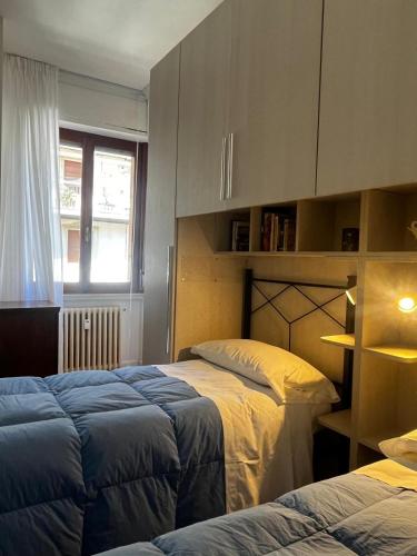 a bedroom with two beds and a window at Al Numero 16 in Levanto
