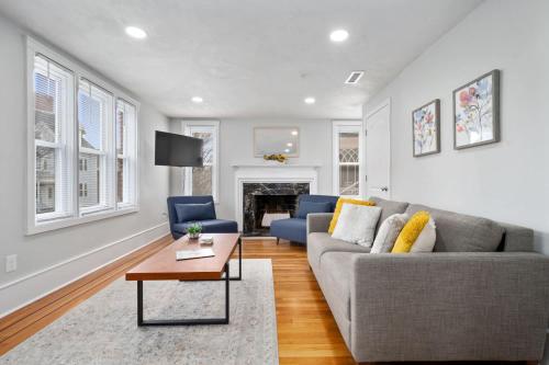 a living room with a couch and a table at Jennifer's Cozy Apt Walk to Brown In Unit Laundry in Providence