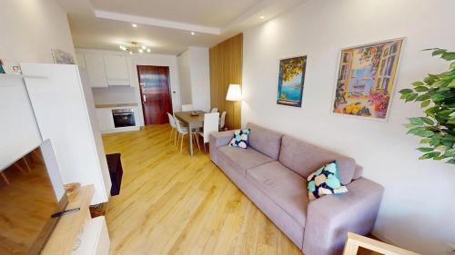 118E - Agréable 2P climatisé central avec terrasse