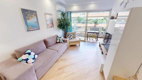 118E - Agréable 2P climatisé central avec terrasse