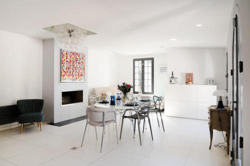 Property with pool and independent studio in Aix