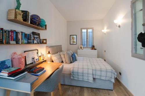Property with pool and independent studio in Aix