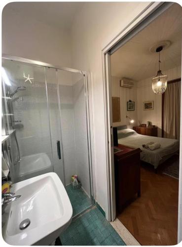 camera doppia con bagno privato completo