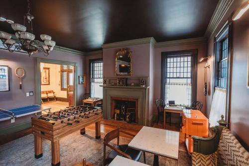 Gallery image of Hideaway Inn Lenox in Lenox