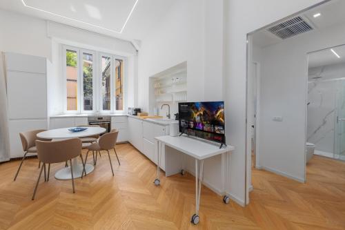5 min to Metro, 8-15 min to Central Station and Duomo, Air Conditioning