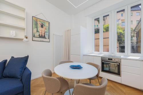 5 min to Metro, 8-15 min to Central Station and Duomo, Air Conditioning
