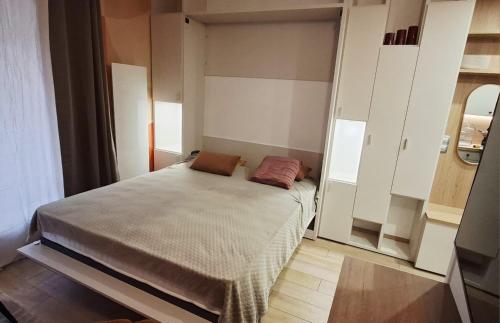 a small bedroom with a bed in a room at Le "BonLieu" - Annecy Lac & Centre Ville in Annecy