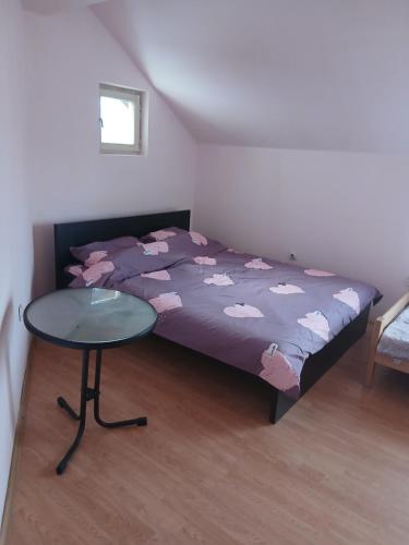 a bedroom with a bed and a glass table at Tiha noc apartmani in Belgrade