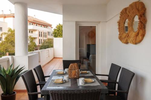 MARBELLA BANUS SUITES - Banús, Playa Rocio Seaside Complex, 3BDM-3BHT, Direct Access to the Beach, Large Outdoor Terrace, 3 min Walk to Puerto Banús