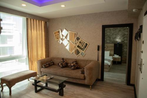 a living room with a couch and a table at Hera Suit Ataşehir in Istanbul