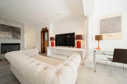 Villa Privada con Piscina y Jardín en Las Chapas, Marbella