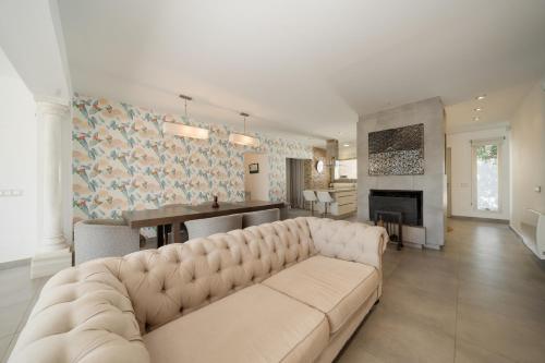Villa Privada con Piscina y Jardín en Las Chapas, Marbella