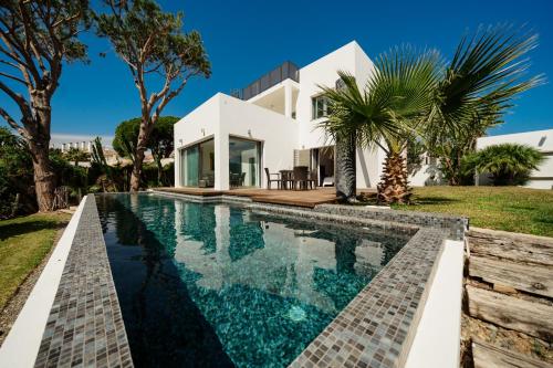 Villa Privada con Piscina y Jardín en Las Chapas, Marbella