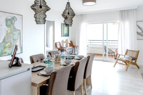 Modern 2BR Apartement with sea views in very center of Marbella