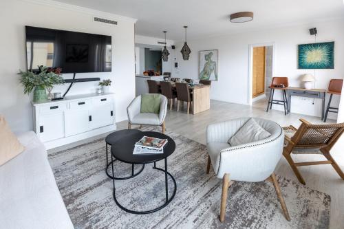 Modern 2BR Apartement with sea views in very center of Marbella