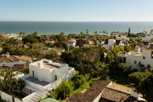 Villa Privada con Piscina y Jardín en Las Chapas, Marbella
