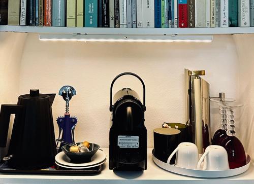 a shelf with a blender and other kitchen items on it at Un palmier à sa fenêtre in Grasse