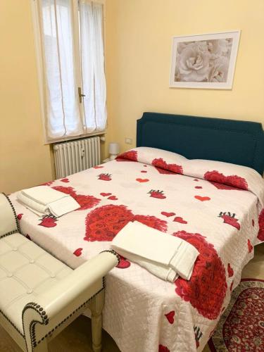 a bedroom with a bed with a red and white quilt at Residenza il Sole in Bologna