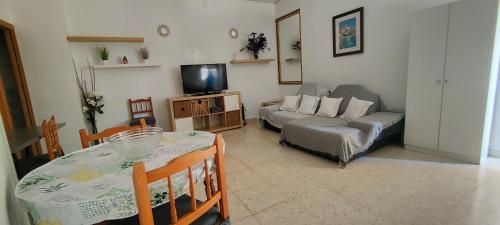 a living room with a table and a couch at Apartamento Katy in Seville