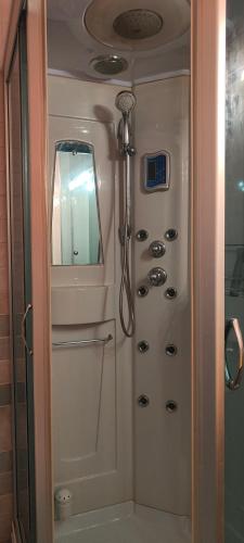 a shower in a bathroom with a mirror at Apartamento Katy in Seville
