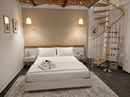a bedroom with a bed with towels on it at le voltine in San Damiano dʼAsti