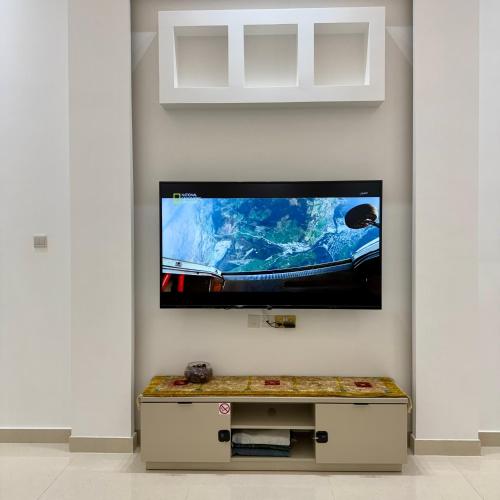 Televisor o centre d'entreteniment de منزل الوادي