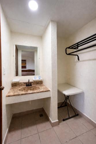 a bathroom with a sink and a mirror at San Carlos de Reynosa in Reynosa