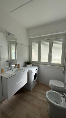 a bathroom with a toilet and a sink and a toilet istg at Maison Louis in Parma
