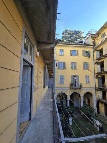 YR Apartments - Isola - Steps from Bosco Verticale and Metro