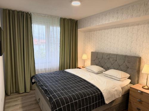 En eller flere senge i et værelse på Hotel Kavalir